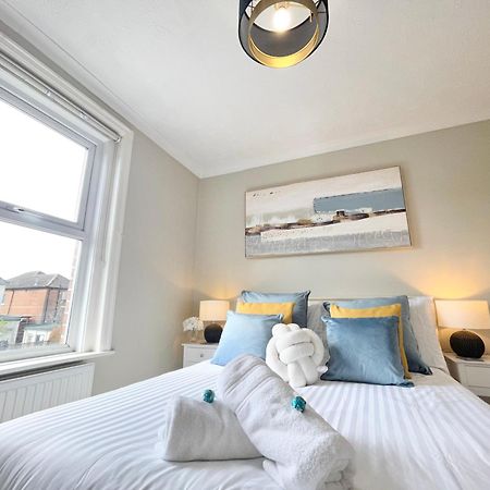 The Capstone Retreat - Beautiful Detached Family Home By Coastline Retreats, Arcade Machine, Parking, Bbq Борнмът Екстериор снимка
